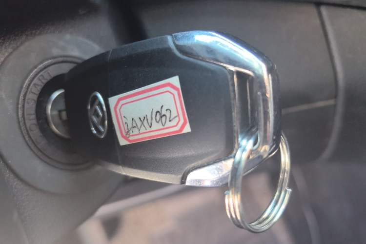 Used SAIC MAXUS T60 2017 2.0T Gasoline Automatic 4x4 High-Ride Elite Standard Cabin Vehicle Key