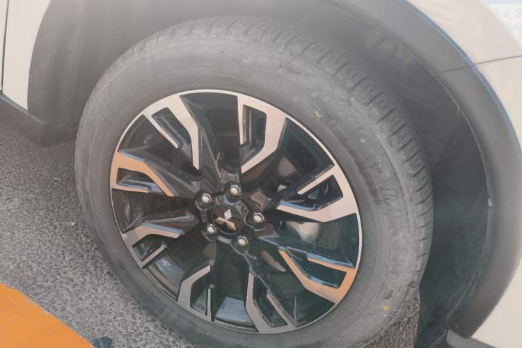 Used Mitsubishi Outlander 2019 2.4L 4x4 Zhi Xiang Edition 7 Seats China VI Standard Right Front Wheel Hub