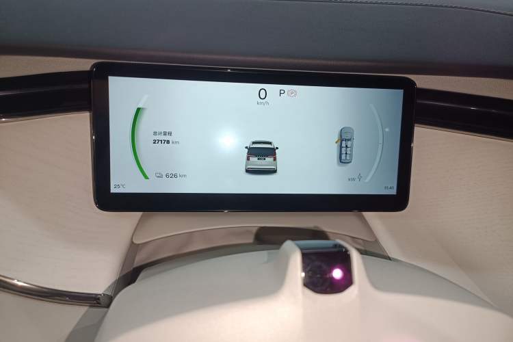 Used Volvo EM90 2025 Ultra Six-Seater