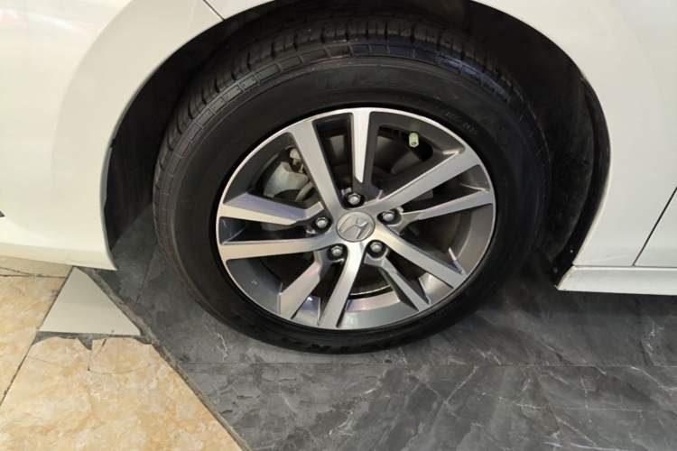 Used Honda Civic 2022 240TURBO CVT Dynamic Edition Left Front Wheel Hub