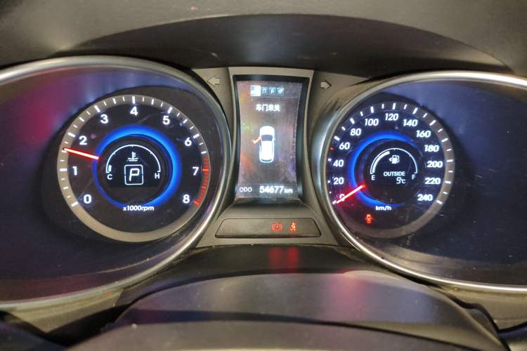 Used Hyundai Santa Fe 2013 2.4L Automatic Two-Wheel Drive Smart Version