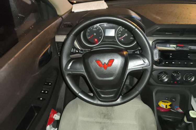 Used Wuling Hongguang 2021 1.5L S Standard Version LAR Steering Wheel