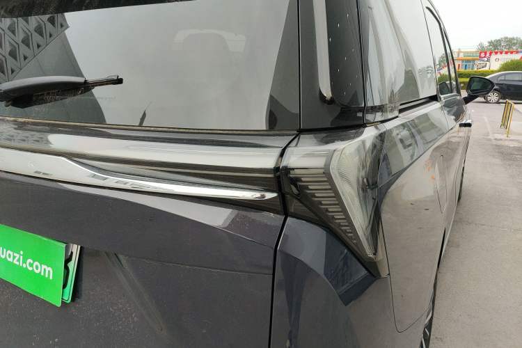 Used Buick GL8 New Energy 2026 Model Lu Zun Luxury Edition Right Rear Taillight