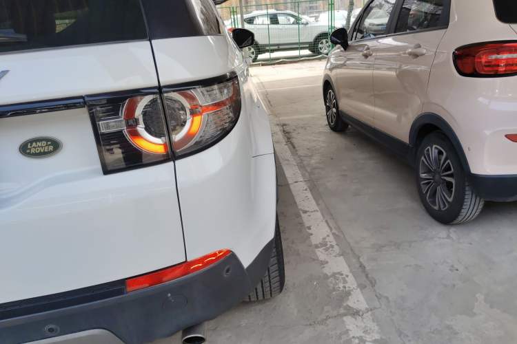 Used Land Rover Discovery Sport 2016 2.0T SE Exterior 3