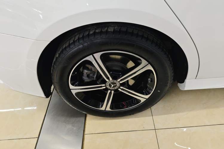 Used Mercedes-Benz A-Class 2024 Updated A 200 L Fashion Version Right Rear Wheel Hub