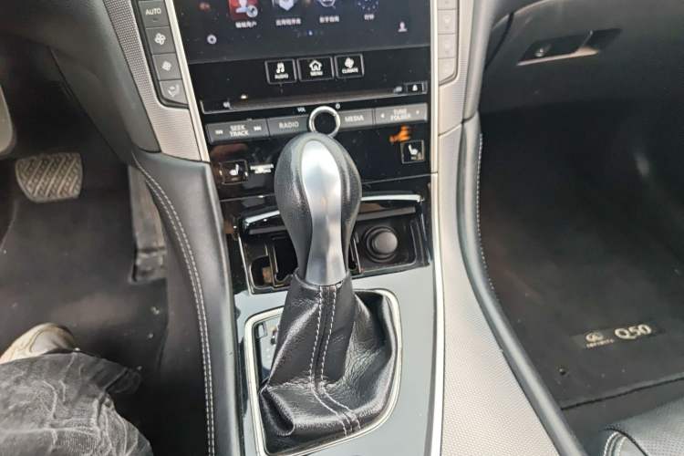 Used Infiniti Q50 2014 3.7L Comfort Edition Gear Lever