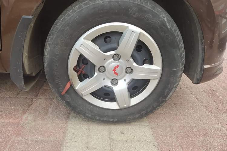 Used Wuling Hongguang 2021 1.5L S Base Version LAR Right Front Wheel Hub