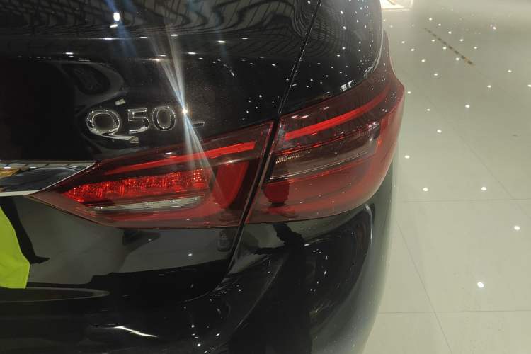 Used Infiniti Q50L 2018 2.0T Comfort Edition China VI Standard
