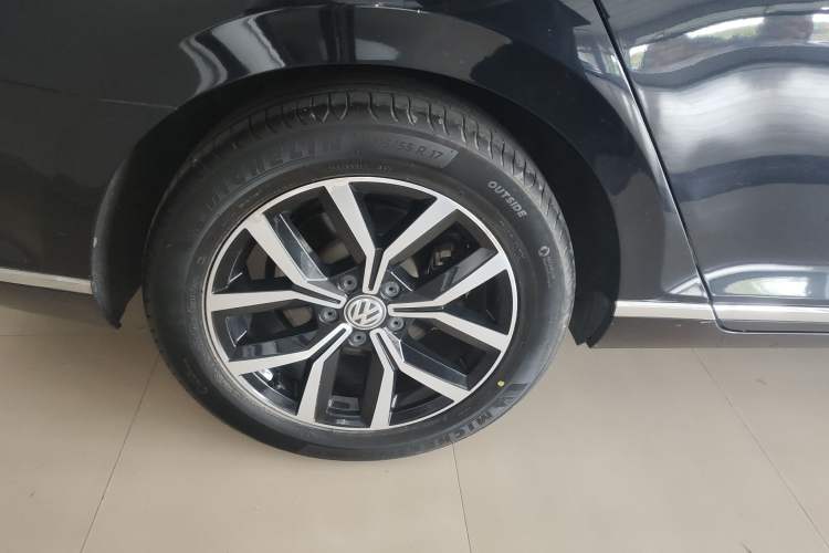 Used Volkswagen Magotan 2017 330TSI DSG Luxury Model Right Rear Wheel Hub