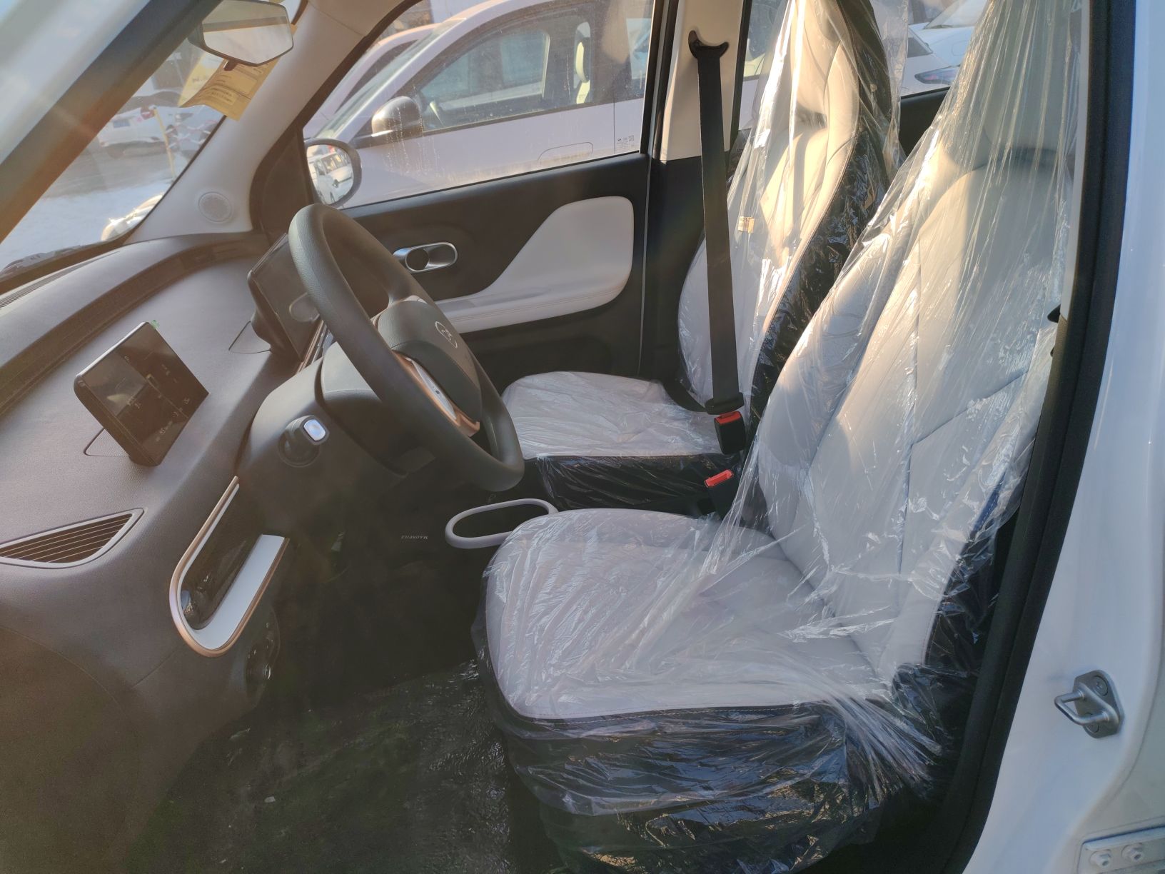 المقاعد الأمامية داخل السيارة