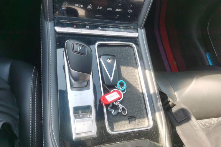 Used Venucia Star 2020 260T Automatic 48V Mild Hybrid Turbocharged Starry Edition
