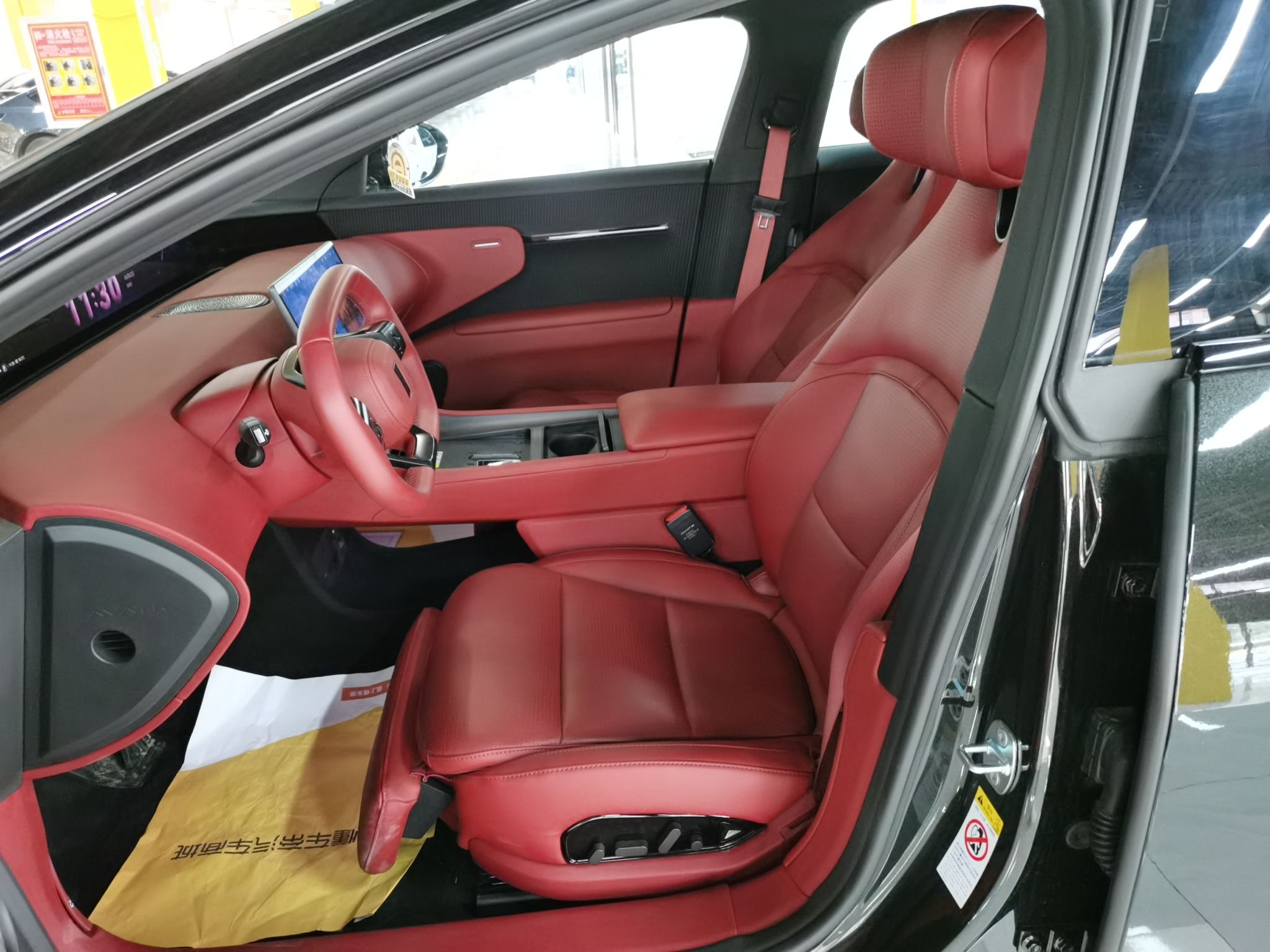 Переднее сиденье в автомобиле