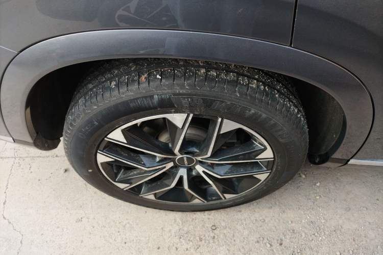 Used Roewe RX9 2023 2.0T Two-Wheel Drive Enjoyment Version Right Rear Wheel Hub