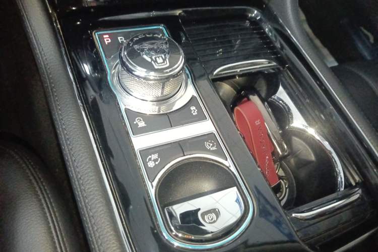 Used Jaguar XJ 2016 XJL 2.0T Two-Wheel-Drive Elegant Business Edition
