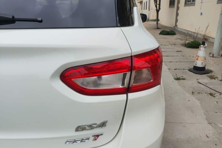 Used GAC Trumpchi GS4 2017 235T Manual Two-Wheel Drive Luxury Edition Right Rear Taillight
