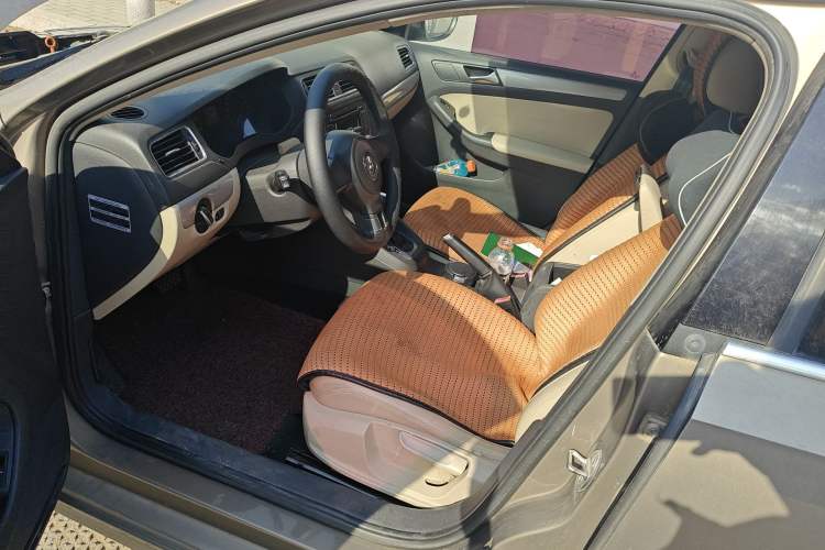 Used Volkswagen Sagitar 2012 1.6L Automatic Comfort Edition
