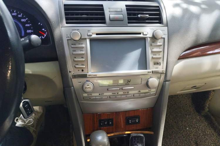 Used Toyota Camry 2010 200G Classic Edition
