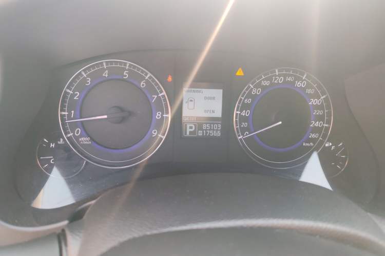 Used Infiniti QX50 2013 2.5L Two-Wheel-Drive Elegant Edition