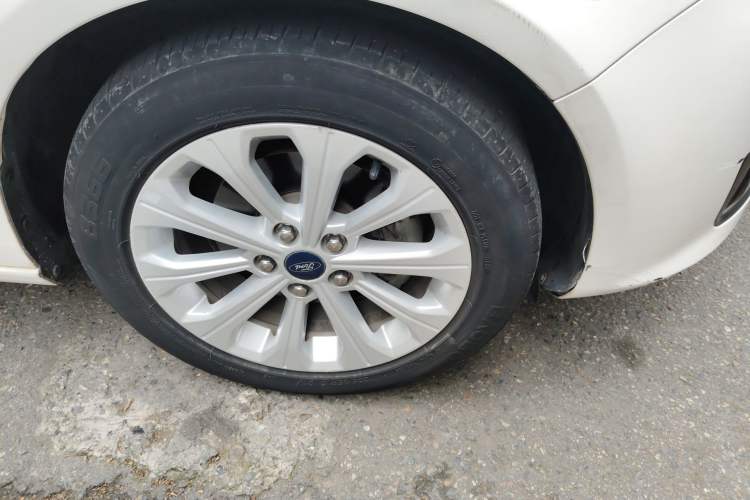 Used Ford Escort 2015 1.5L Automatic Fashion Model Right Front Wheel Hub