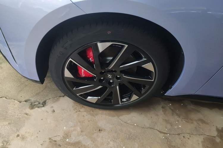 Used Dongfeng eπ eπ007 2024 Pure Electric 540 All-Wheel Drive Max Edition Left Front Wheel Hub