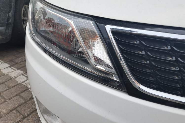 Used Kia K2 2012 Sedan 1.6L Automatic Transmission Premium Commemorative Edition Right Front Headlight