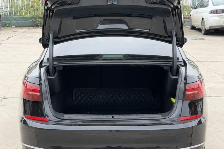 Used Volkswagen Passat 2020 330TSI Elite Edition China VI Trunk