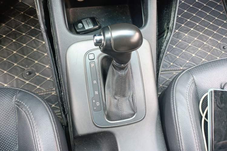 Used Kia K3 2015 1.6L Automatic DLX Gear Lever