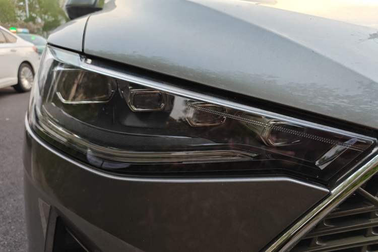 Used Haval F7 2021 2.0T Two-Wheel Drive i-Van Right Front Headlight