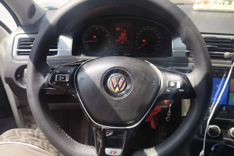 Used Volkswagen Santana 2017 Haval H9 1.6L Manual Fashion Edition Steering Wheel