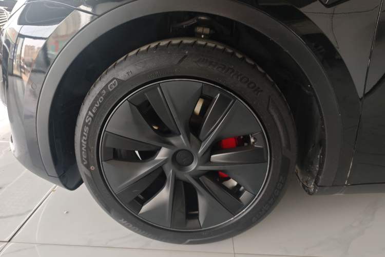 Used Tesla Model Y 2023 Long-Range All-Wheel-Drive Version