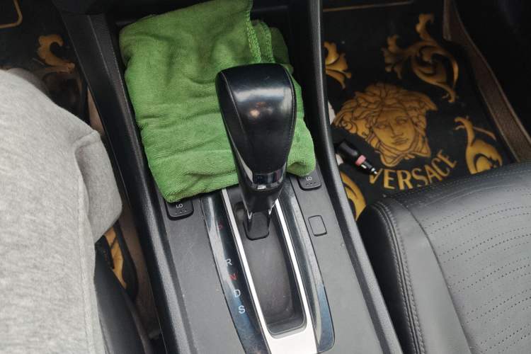 Used Honda Jade 2013 1.8L CVT Luxury Edition 5 seats
