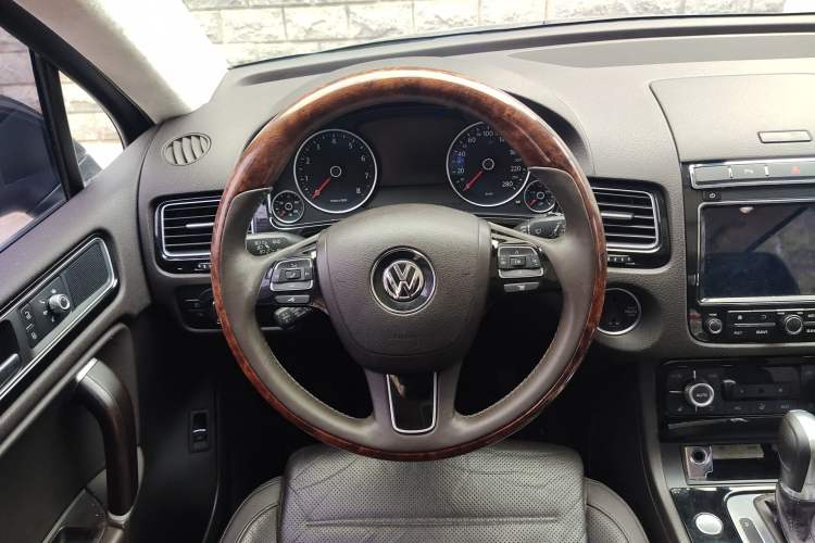 Used Volkswagen Touareg 2017 3.0 TSI Touareg Edition Steering Wheel