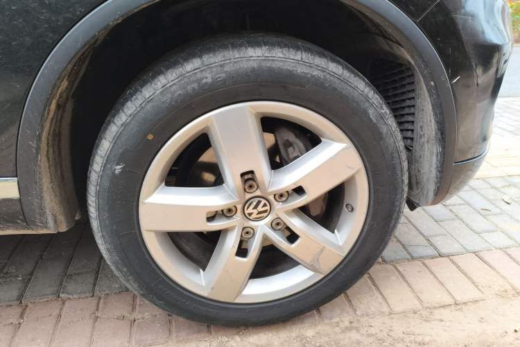 Used Volkswagen Touareg 2015 3.0 TSI Luxury Model Right Front Wheel Hub