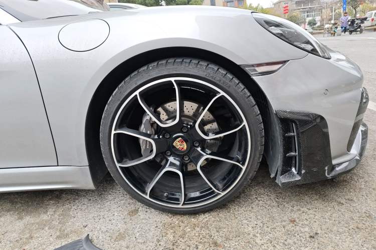 Used Porsche 718 2018 Boxster 2.0T Right Front Wheel Hub