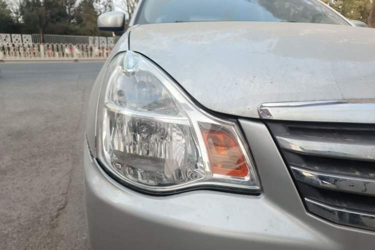 Used Nissan Sylphy 2009 1.6XE Manual Comfort Edition Right Front Headlight