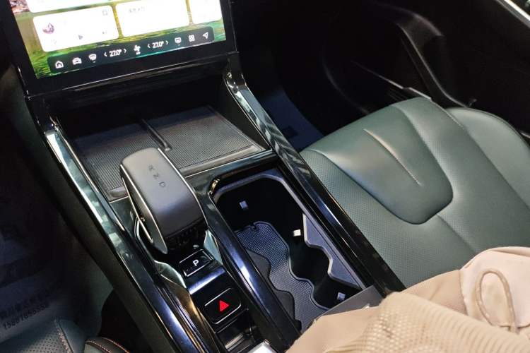 Used Geely Auto Emgrand X7 Sport 2024 1.5TD Smart Connect+ Gear Lever