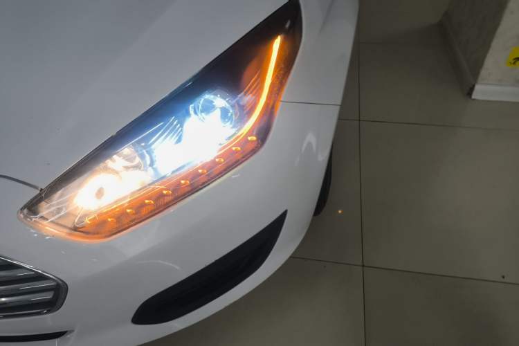 Used Ford Escort 2017 Revised Version 1.5L Manual Comfort Edition Left Front Headlight