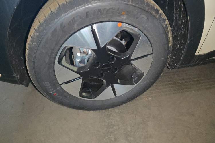 Used Geely Galaxy Geome 2026 Model 310km Dream Edition Left Front Wheel Hub