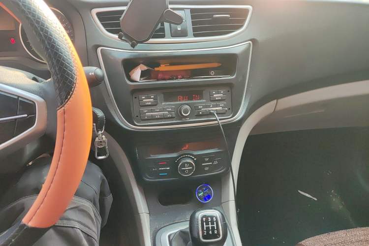 Used Dongfeng Aeolus L60 2015 1.8L Manual New Enjoyment Version