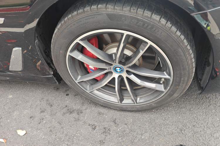 Used BMW 5 Series New Energy 2022 Restyled 535Le Pioneer Edition M Sport Package Right Front Wheel Hub