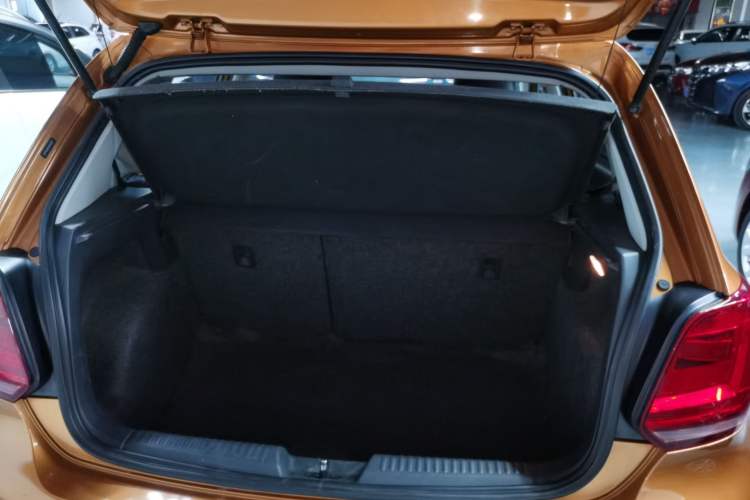 Used Volkswagen Polo 2014 1.6L Cross Polo Automatic Trunk