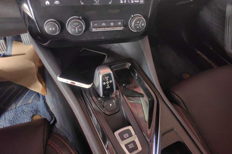 Used Lynk & Co 02 2019 1.5T DCT Two-Wheel Drive Pro Edition China VI Standard Gear Lever