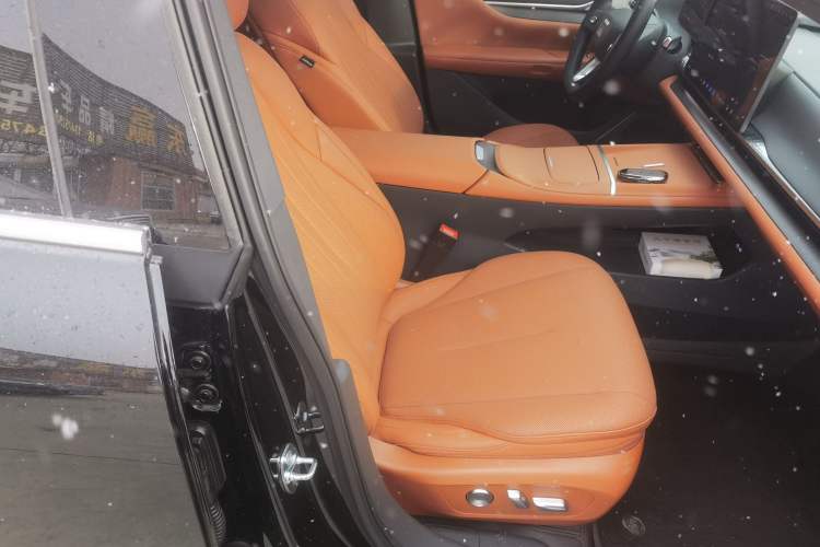 Used Buick L7 2025 Model Luxury Edition