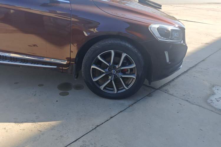 Used Volvo XC60 2015 T5 AWD Smart Drive Edition Right Front Wheel Hub