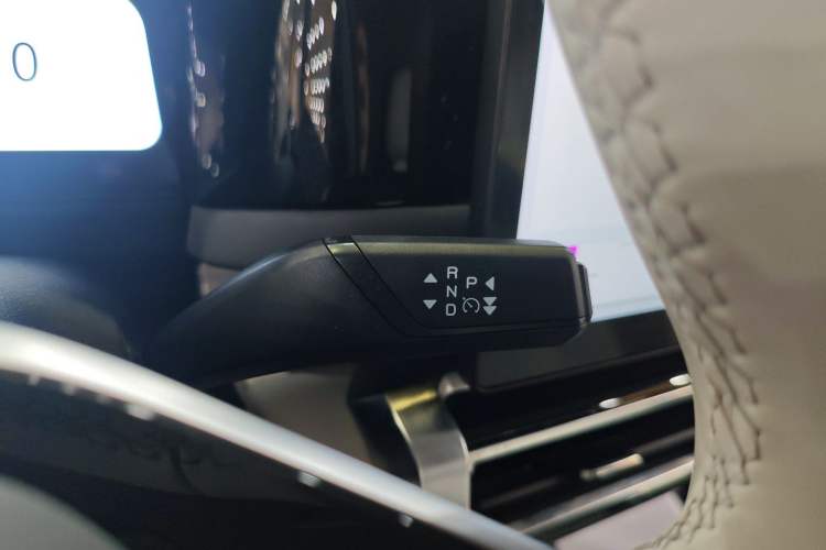 Used iCAR 03 2024 501km Two-Wheel Drive Long-Range Version Gear Lever