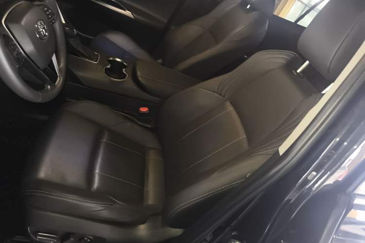 Used Toyota Harrier 2022 2.0L CVT Two-Wheel Drive Luxury Edition
