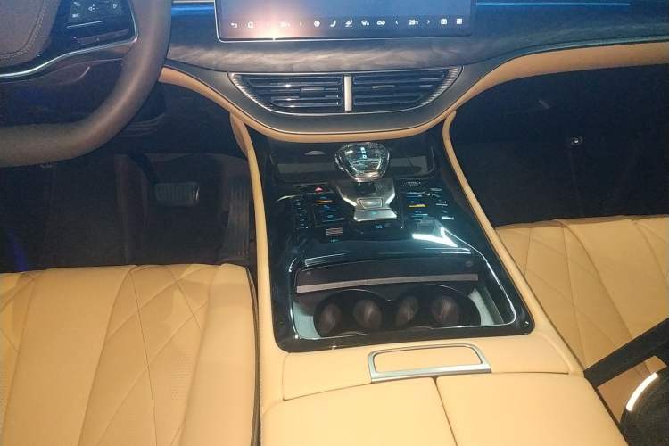 Used Denza D9 2024 DM-i 980 Four-Wheel Drive Prestige Model