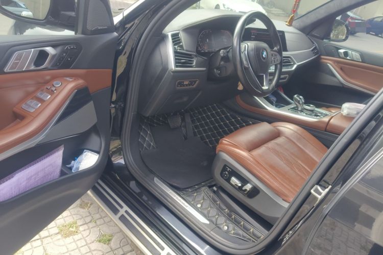 Used BMW X7 2020 xDrive40i Luxury Package with Premium Features
