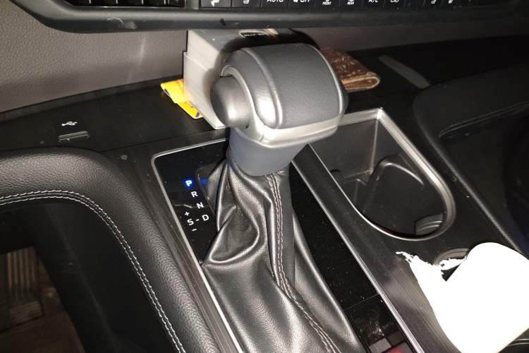 Used Toyota SIENNA 2023 2.5L Hybrid Deluxe Edition Gear Lever