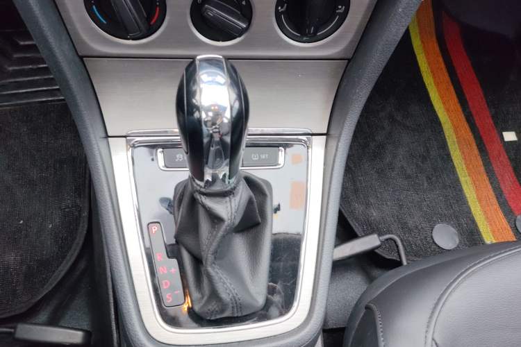 Used Volkswagen Lavida 2013 Restyled Classic 1.6L Automatic Comfort Edition
